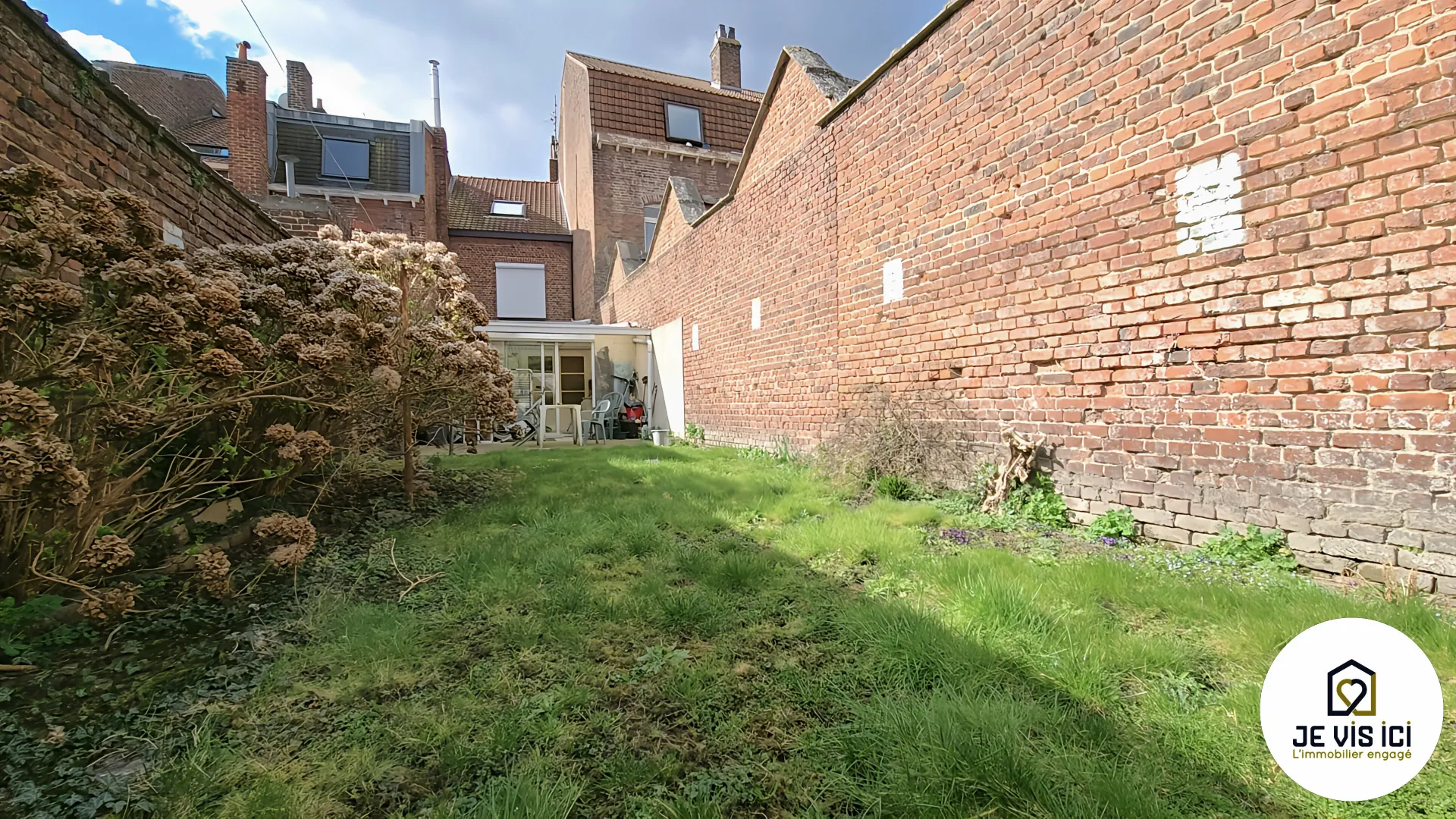 Maison des années 30 avec jardin à La Bassée - Charme et potentiel à saisir 