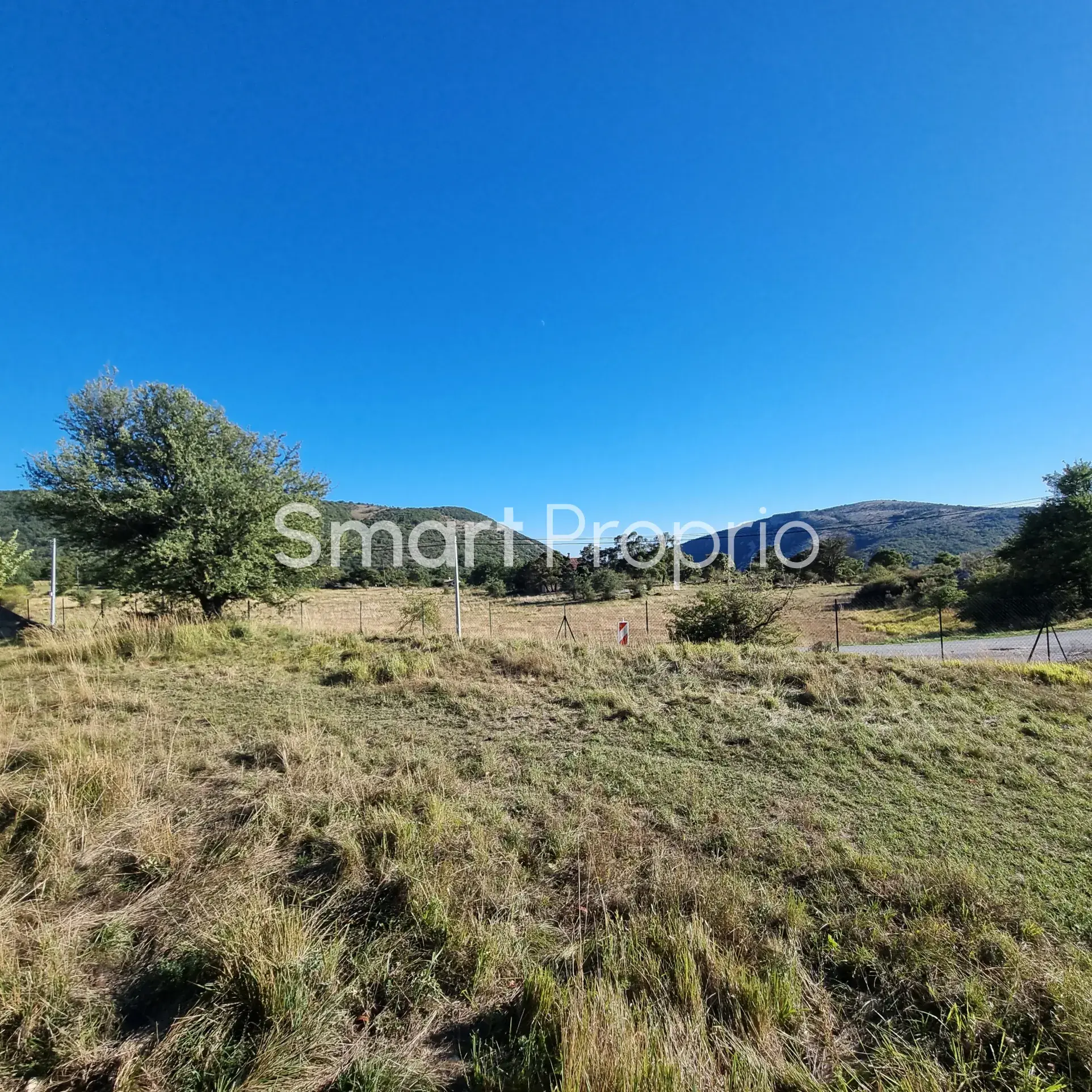 Terrain constructible de 1896 m² à Escragnolles – Calm et ensoleillé 