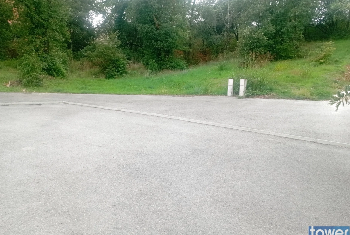 Terrain constructible à Sabrán – 1 429 m² viabilisé, idéal pour votre projet immobilier 