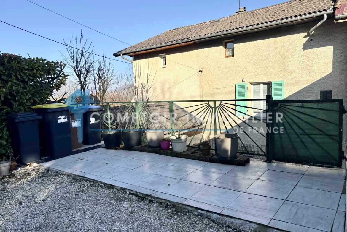Maison mitoyenne 3 chambres avec terrasse — Proche du lac de Paladru 