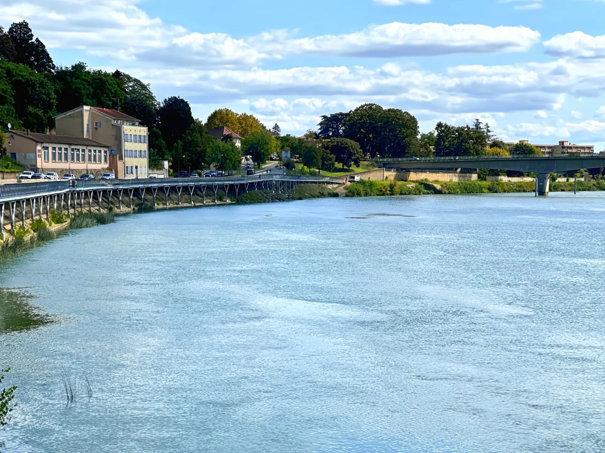 Studio à vendre à Trévoux avec vue sur la Saône - Opportunité immobilière 