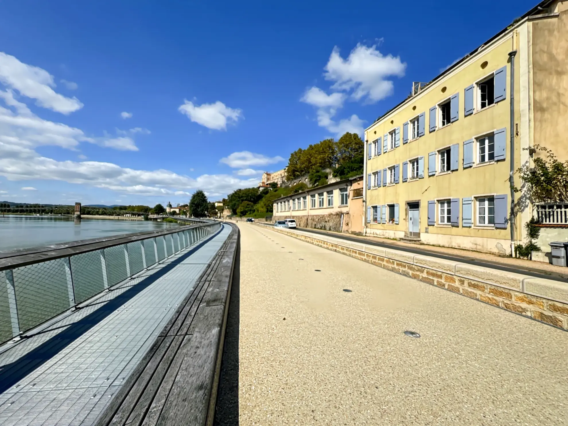 Studio à vendre à Trévoux avec vue sur la Saône - Opportunité immobilière 