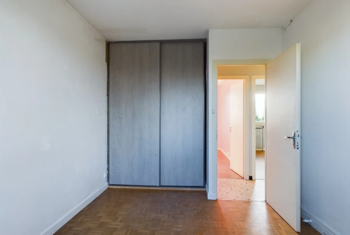 Pavillon à vendre à Nevers avec grand terrain et potentiel de rénovation 