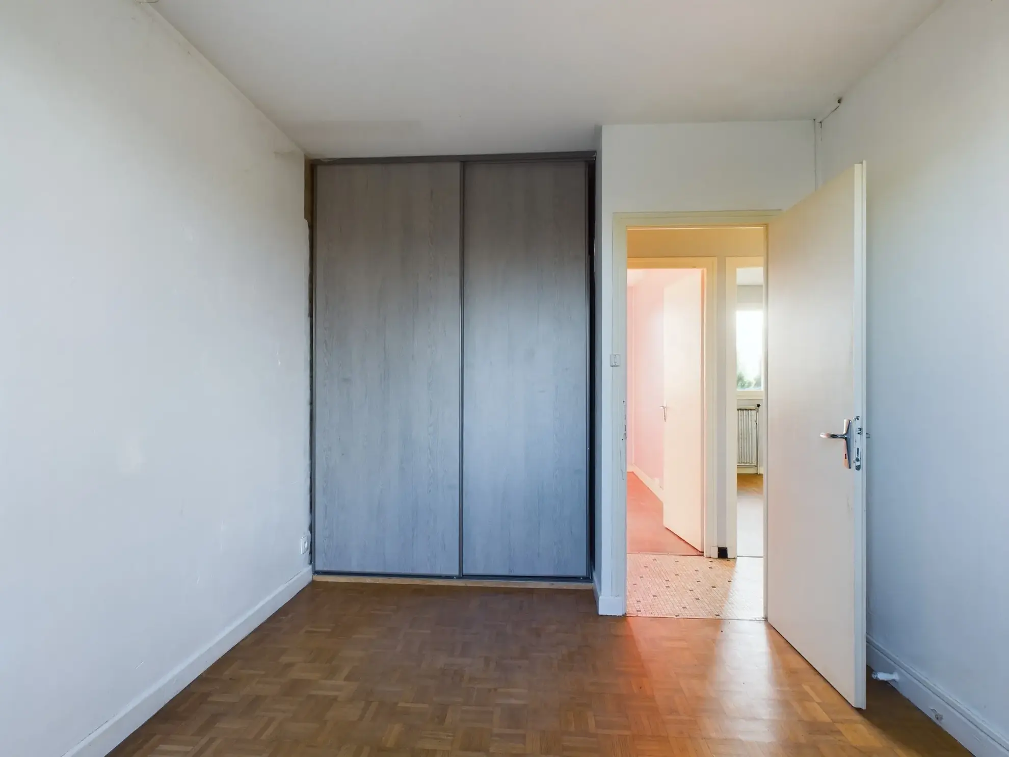 Pavillon à vendre à Nevers avec grand terrain et potentiel de rénovation 