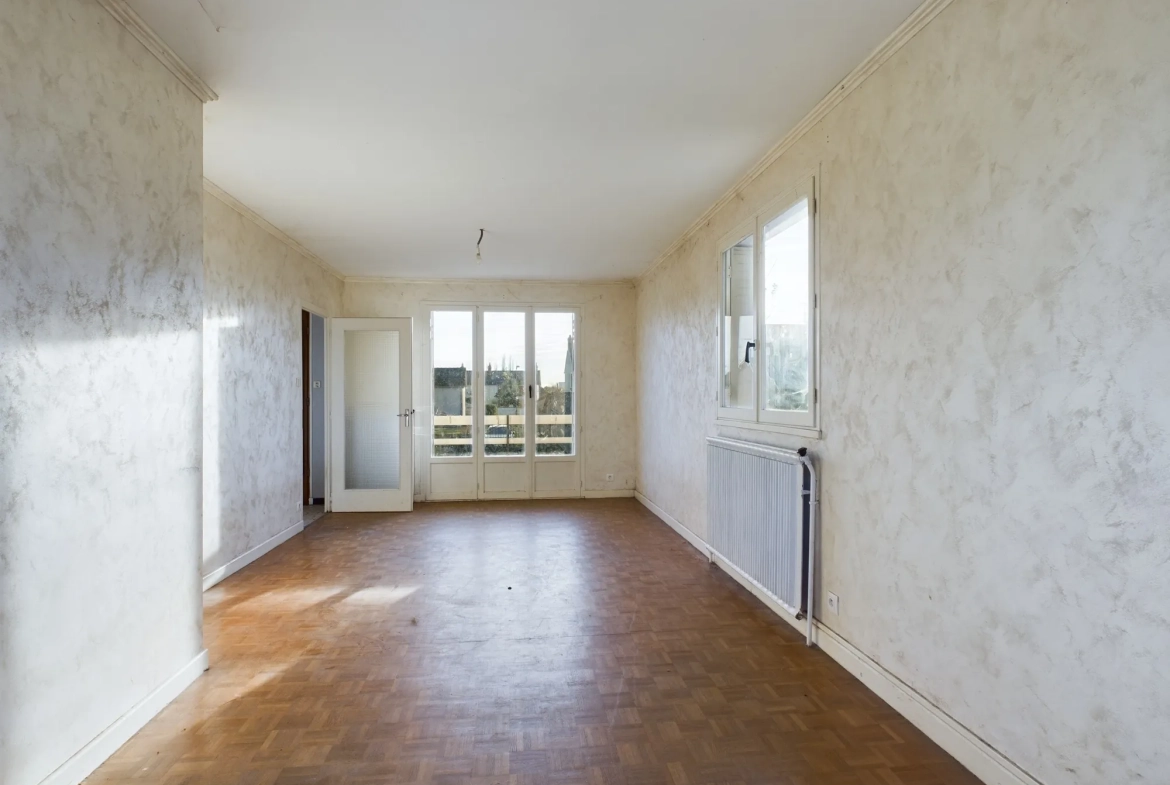 Pavillon à vendre à Nevers avec grand terrain et potentiel de rénovation 