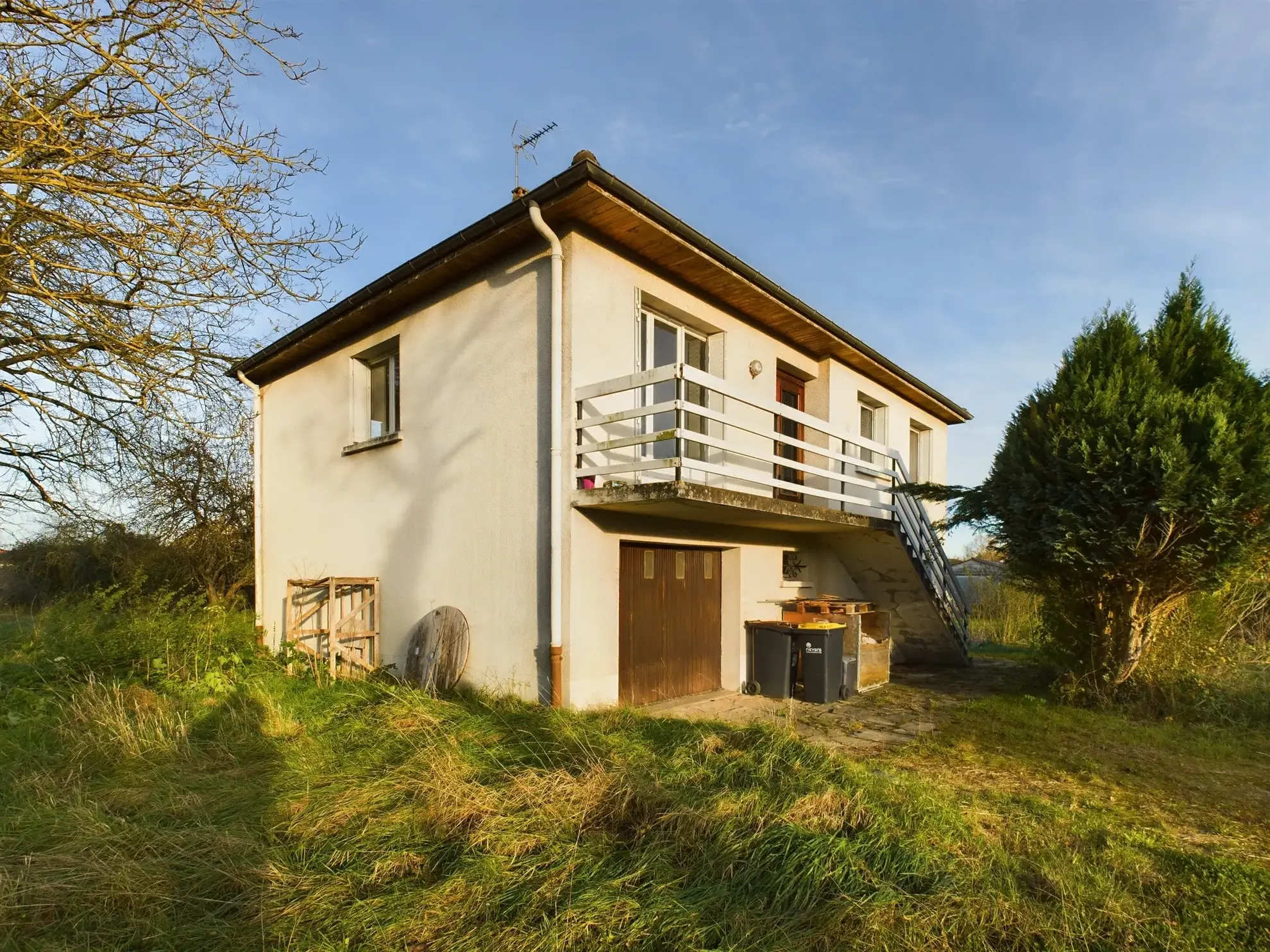 Pavillon à vendre à Nevers avec grand terrain et potentiel de rénovation 