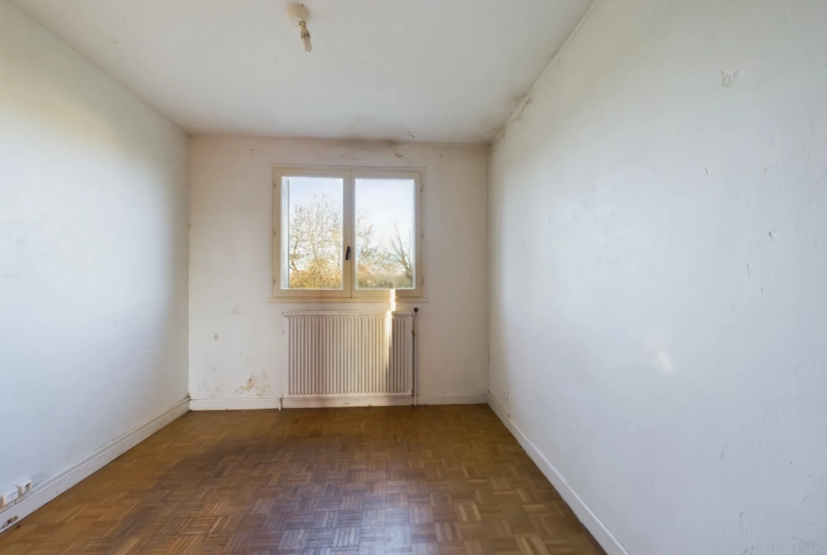Pavillon à vendre à Nevers avec grand terrain et potentiel de rénovation 