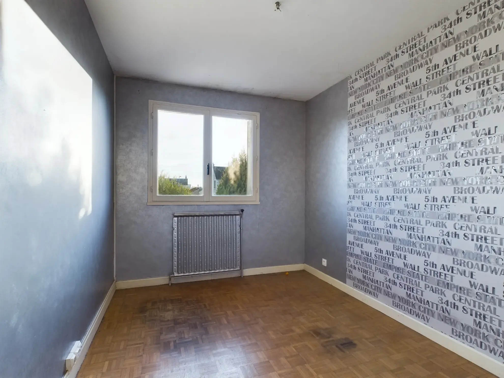Pavillon à vendre à Nevers avec grand terrain et potentiel de rénovation 