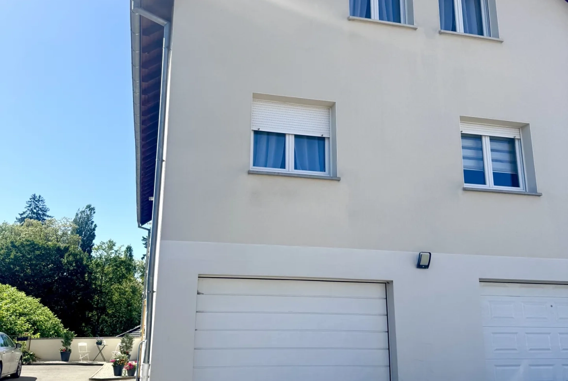 À vendre duplex à Bavilliers de 4 chambres avec terrasse et garage - secteur calme 