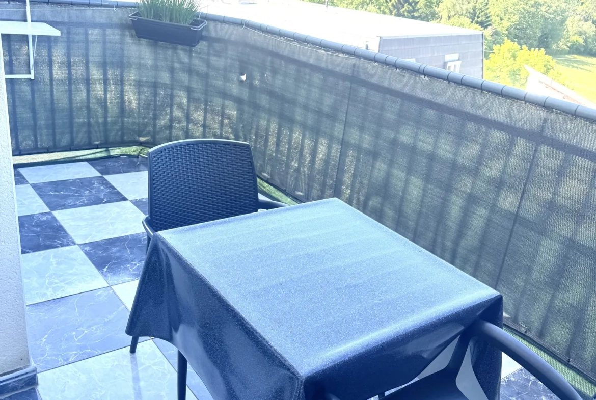 À vendre duplex à Bavilliers de 4 chambres avec terrasse et garage - secteur calme 