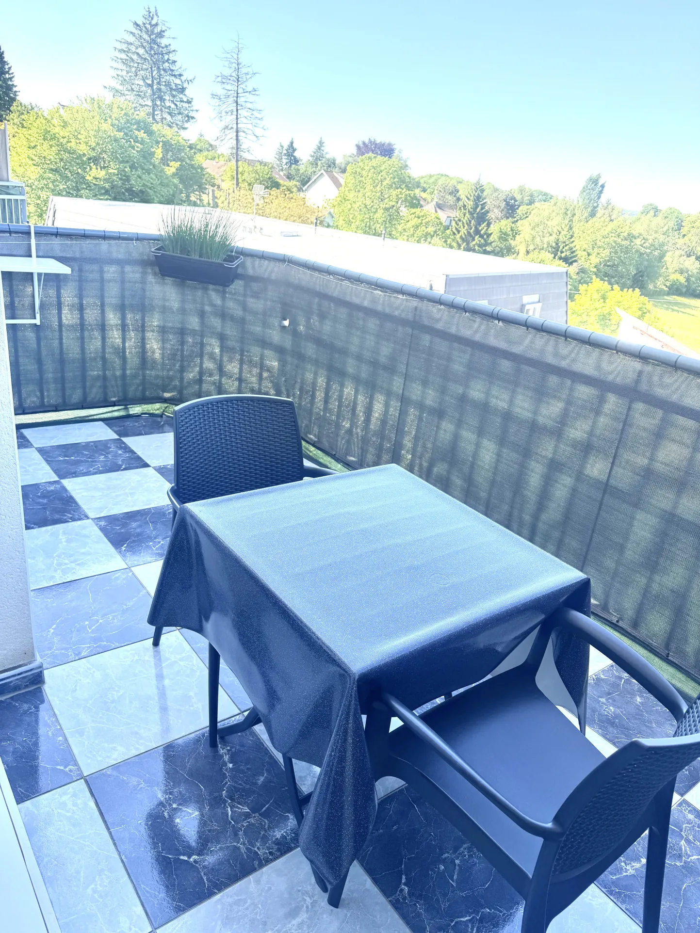 À vendre duplex à Bavilliers de 4 chambres avec terrasse et garage - secteur calme 