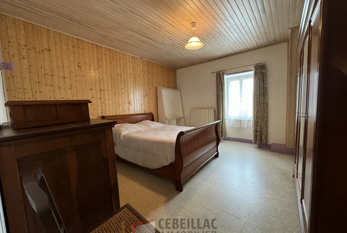 Maison à Vendre à Védrines-Saint-Loup avec jardin, 2 chambres, terrasse, prix attractif 75 000 € 
