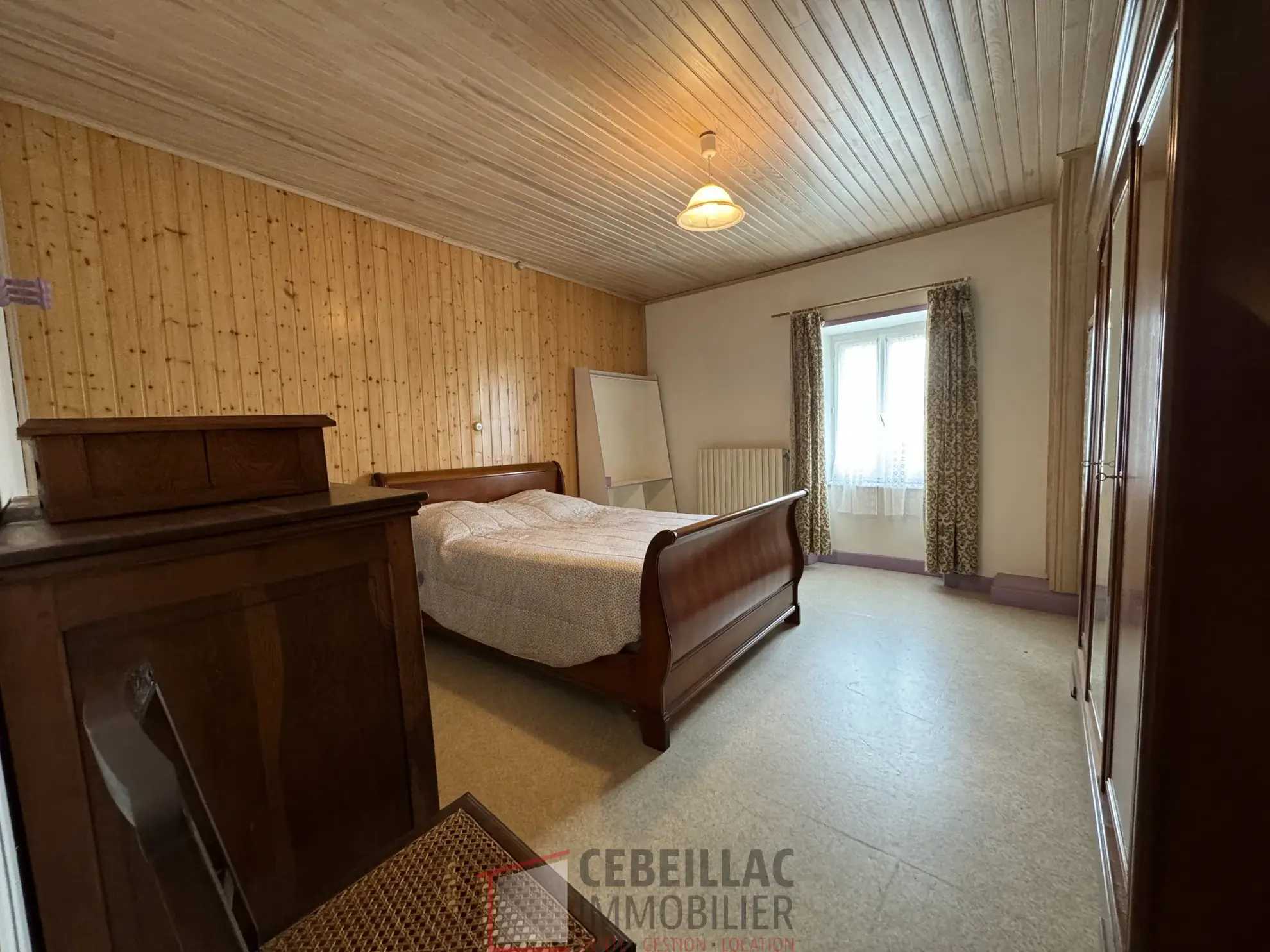 Maison à Vendre à Védrines-Saint-Loup avec jardin, 2 chambres, terrasse, prix attractif 75 000 € 