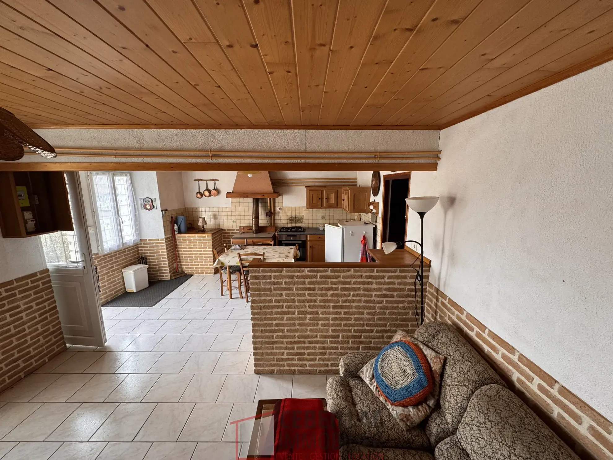 Maison à Vendre à Védrines-Saint-Loup avec jardin, 2 chambres, terrasse, prix attractif 75 000 € 