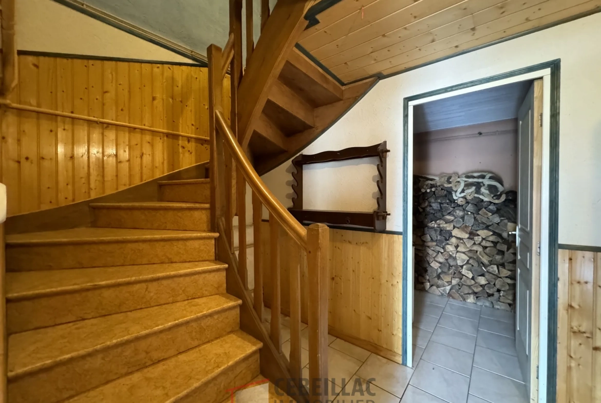 Maison à Vendre à Védrines-Saint-Loup avec jardin, 2 chambres, terrasse, prix attractif 75 000 € 