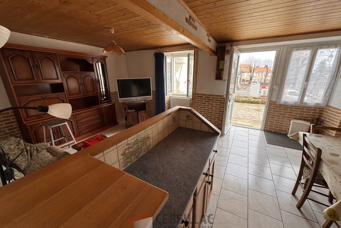 Maison à Vendre à Védrines-Saint-Loup avec jardin, 2 chambres, terrasse, prix attractif 75 000 € 