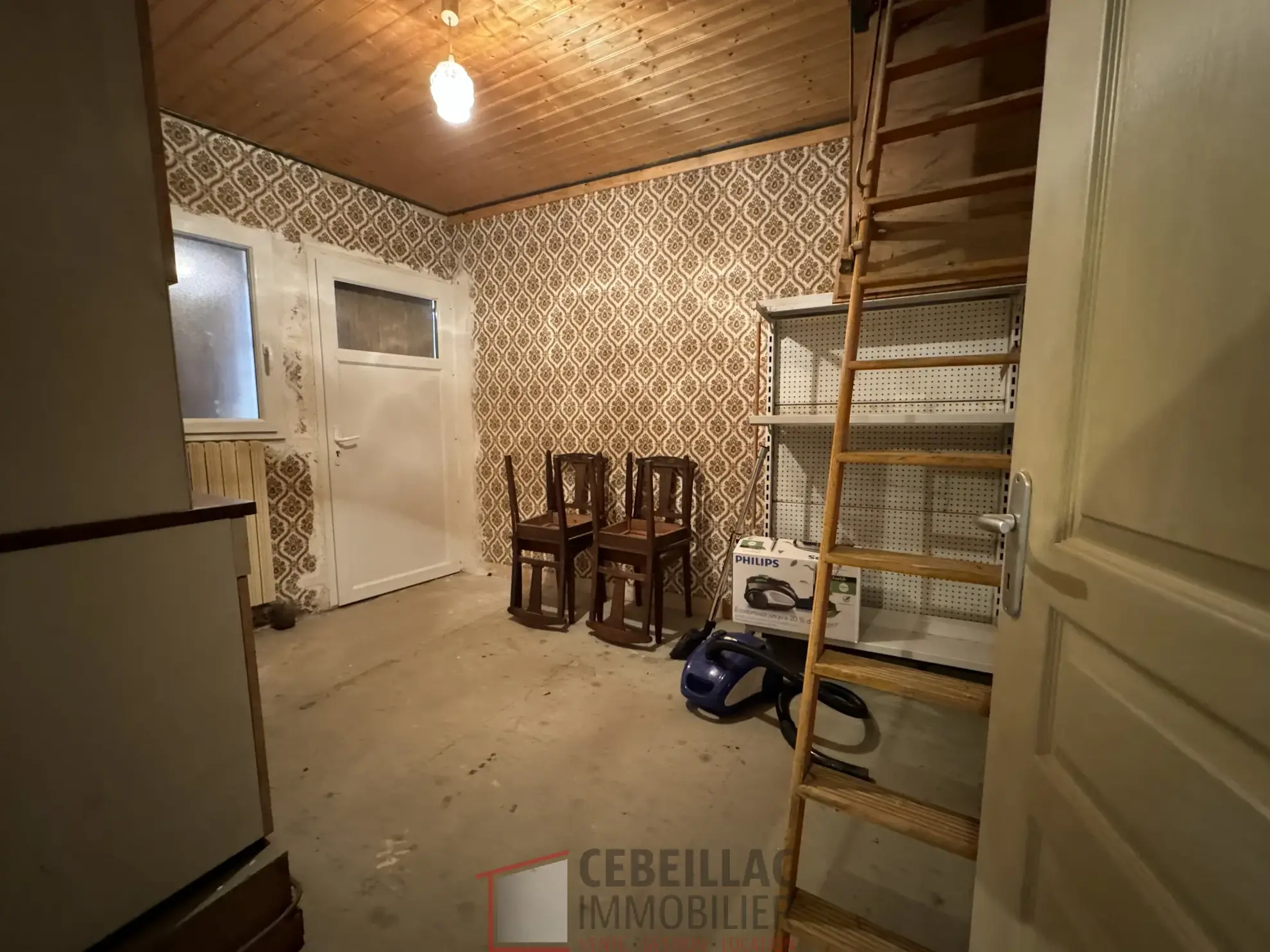 Maison à Vendre à Védrines-Saint-Loup avec jardin, 2 chambres, terrasse, prix attractif 75 000 € 
