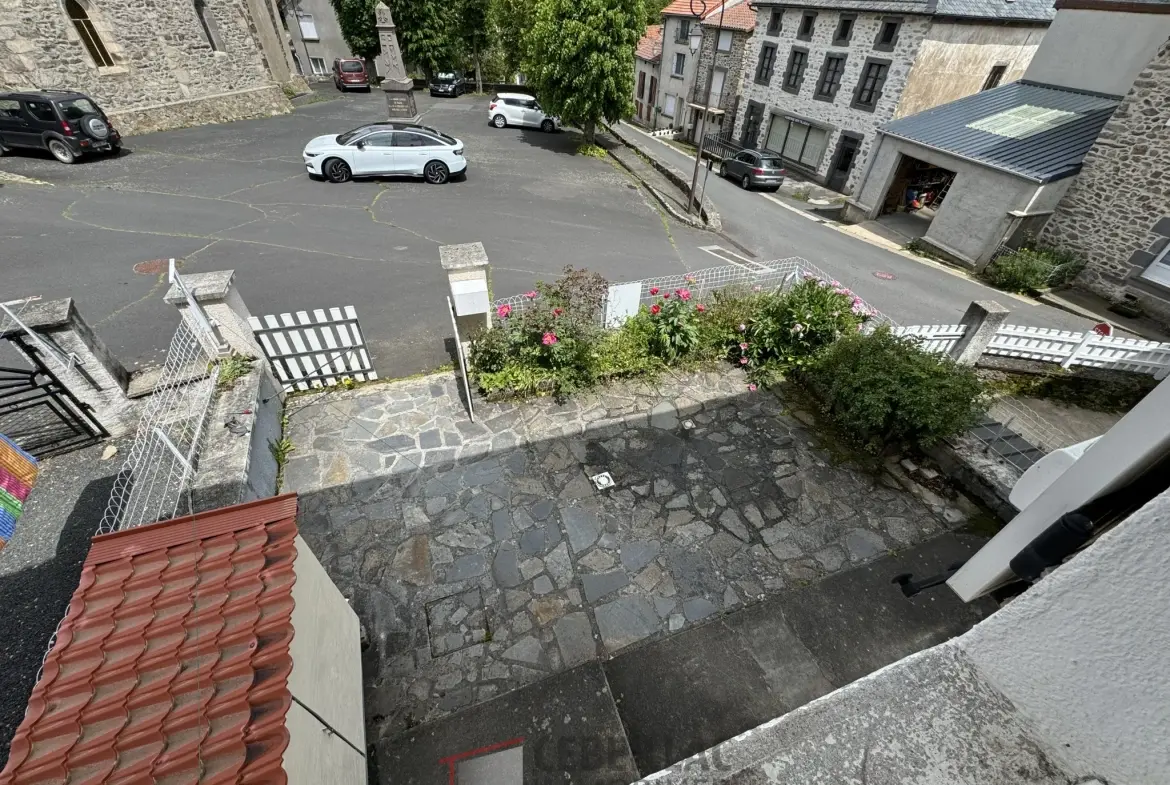 Maison à Vendre à Védrines-Saint-Loup avec jardin, 2 chambres, terrasse, prix attractif 75 000 € 