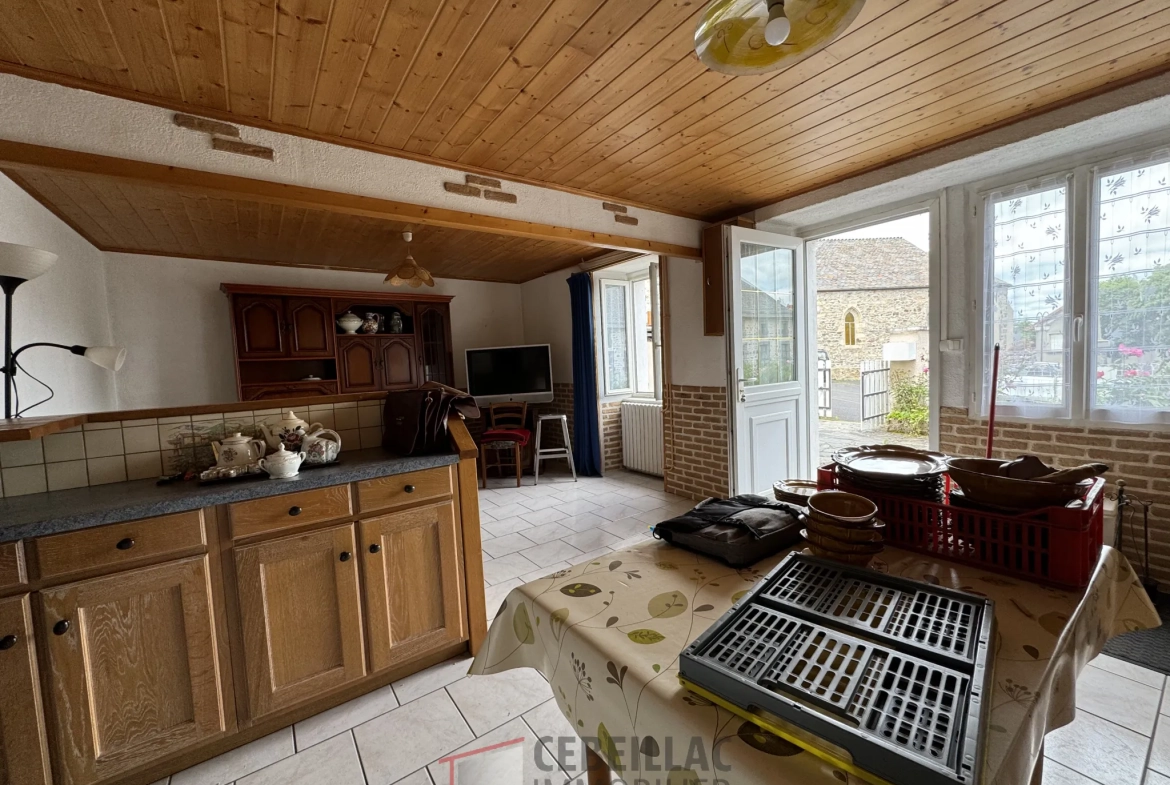 Maison à Vendre à Védrines-Saint-Loup avec jardin, 2 chambres, terrasse, prix attractif 75 000 € 