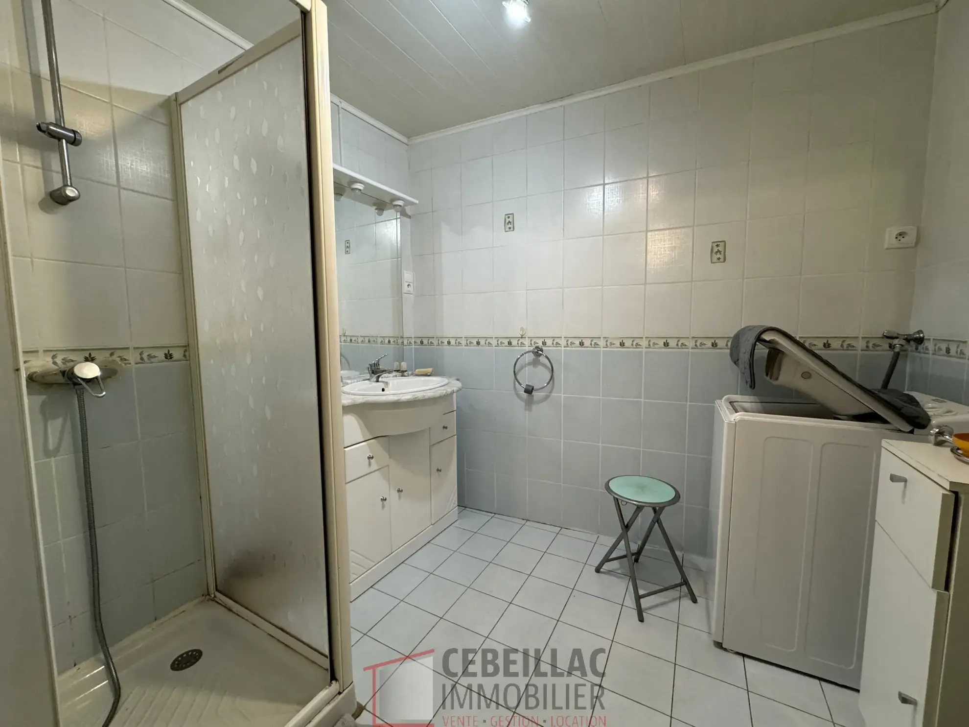 Maison à Vendre à Védrines-Saint-Loup avec jardin, 2 chambres, terrasse, prix attractif 75 000 € 