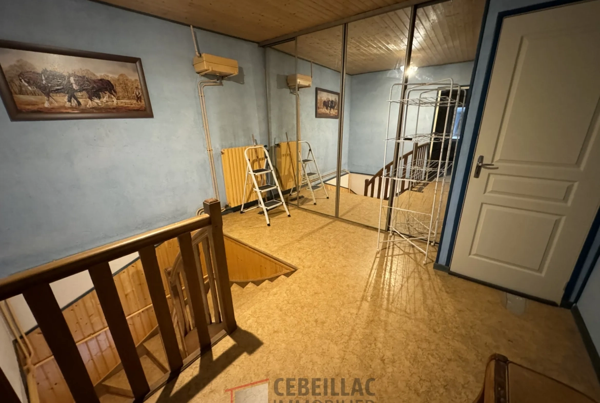 Maison à Vendre à Védrines-Saint-Loup avec jardin, 2 chambres, terrasse, prix attractif 75 000 € 