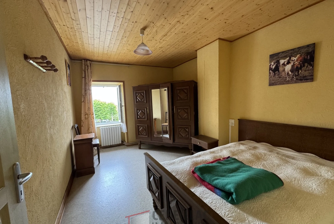 Maison à Vendre à Védrines-Saint-Loup avec jardin, 2 chambres, terrasse, prix attractif 75 000 € 