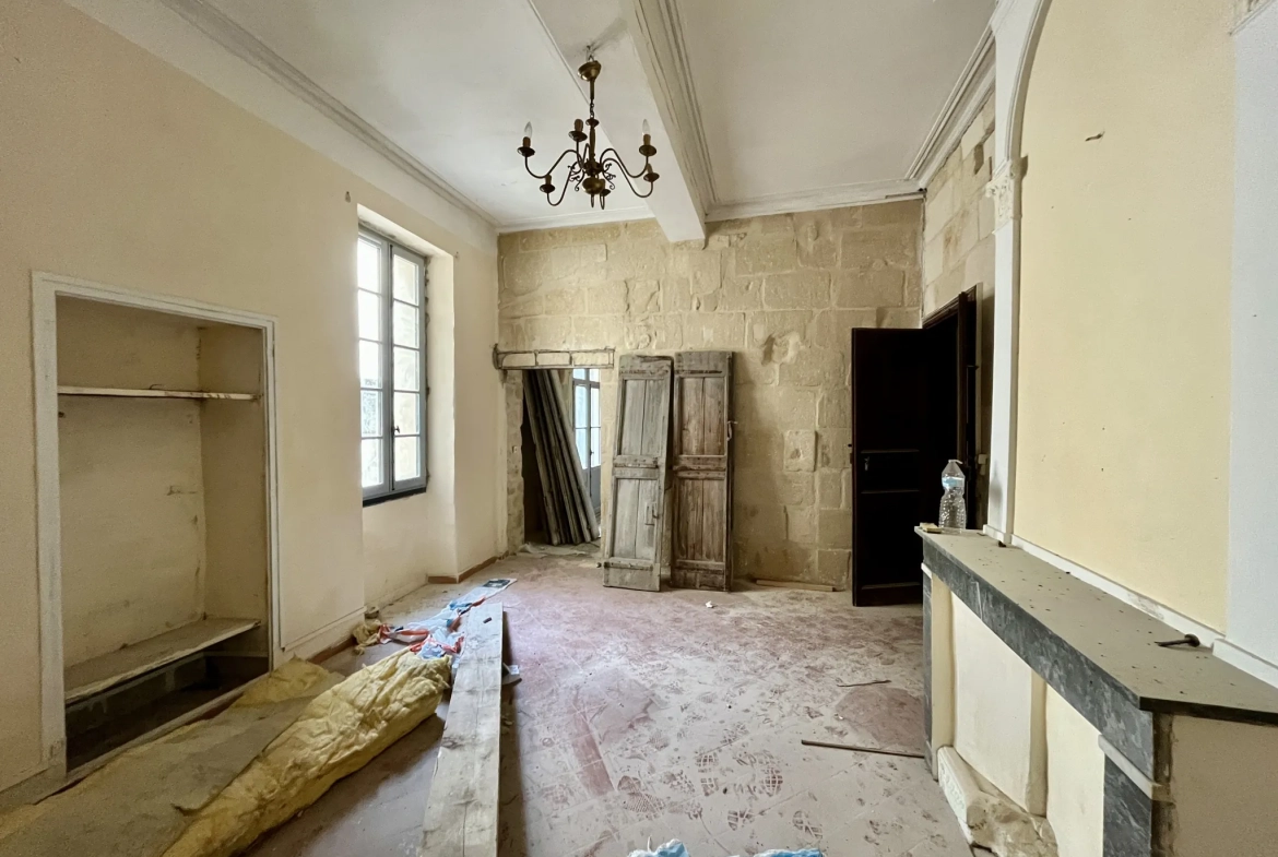Duplex à rénover de 145 m² avec parking privé à Sommieres 