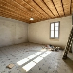Duplex à rénover de 145 m² avec parking privé à Sommieres