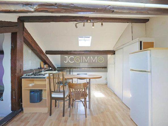 Studio de 33m² à Hyères, emplacement privilégié, excellent investissement locatif 