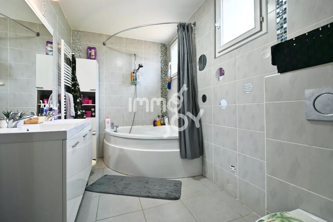 Maison T6 moderne de 130m² avec jardin à Martres-Tolosane 
