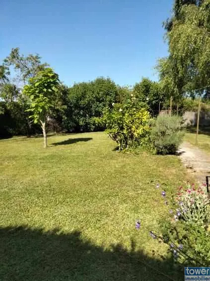 Maison de village charmante avec jardin et garage à La Peruse en Charente 
