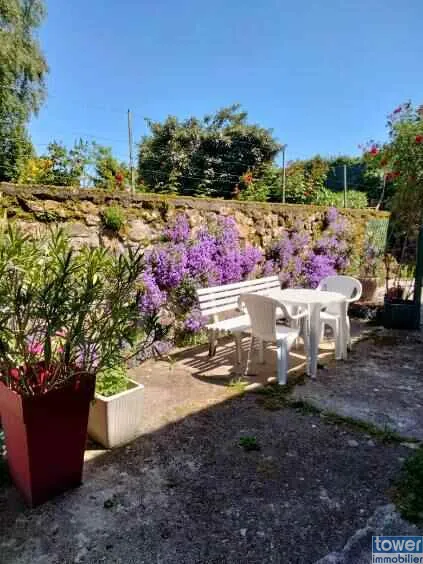 Maison de village charmante avec jardin et garage à La Peruse en Charente 
