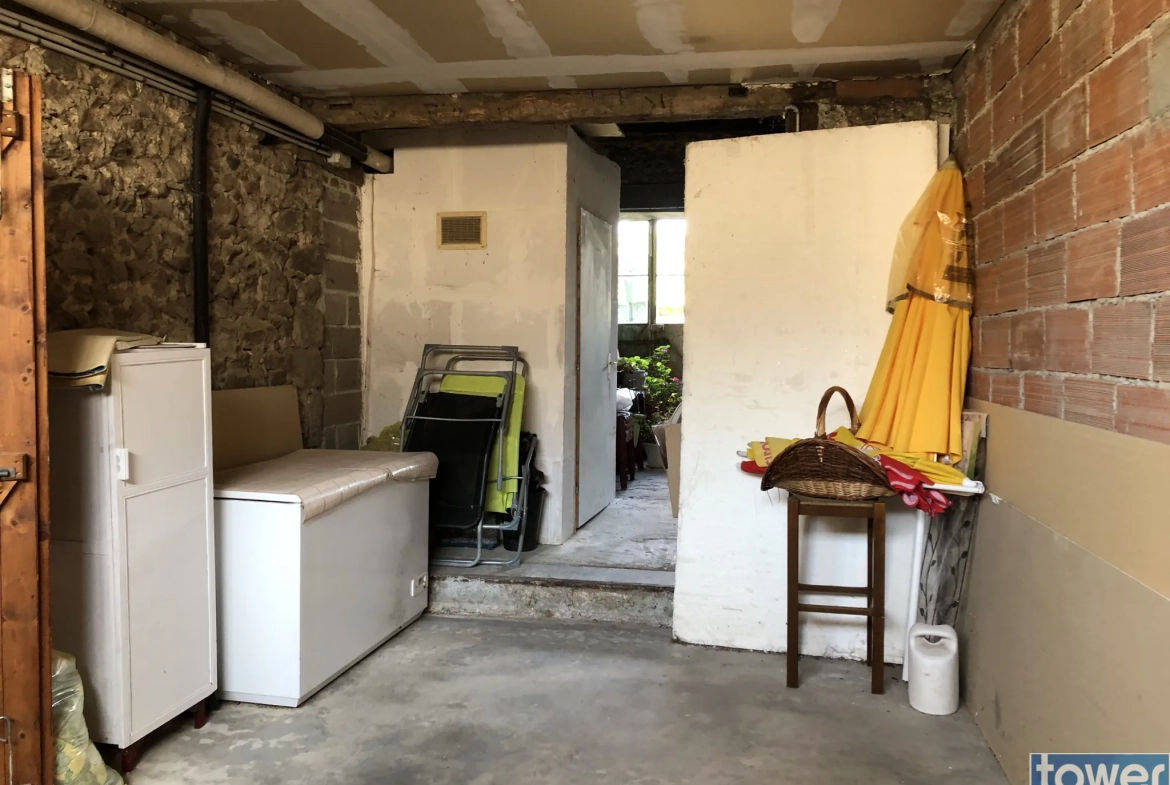 Maison de village charmante avec jardin et garage à La Peruse en Charente 