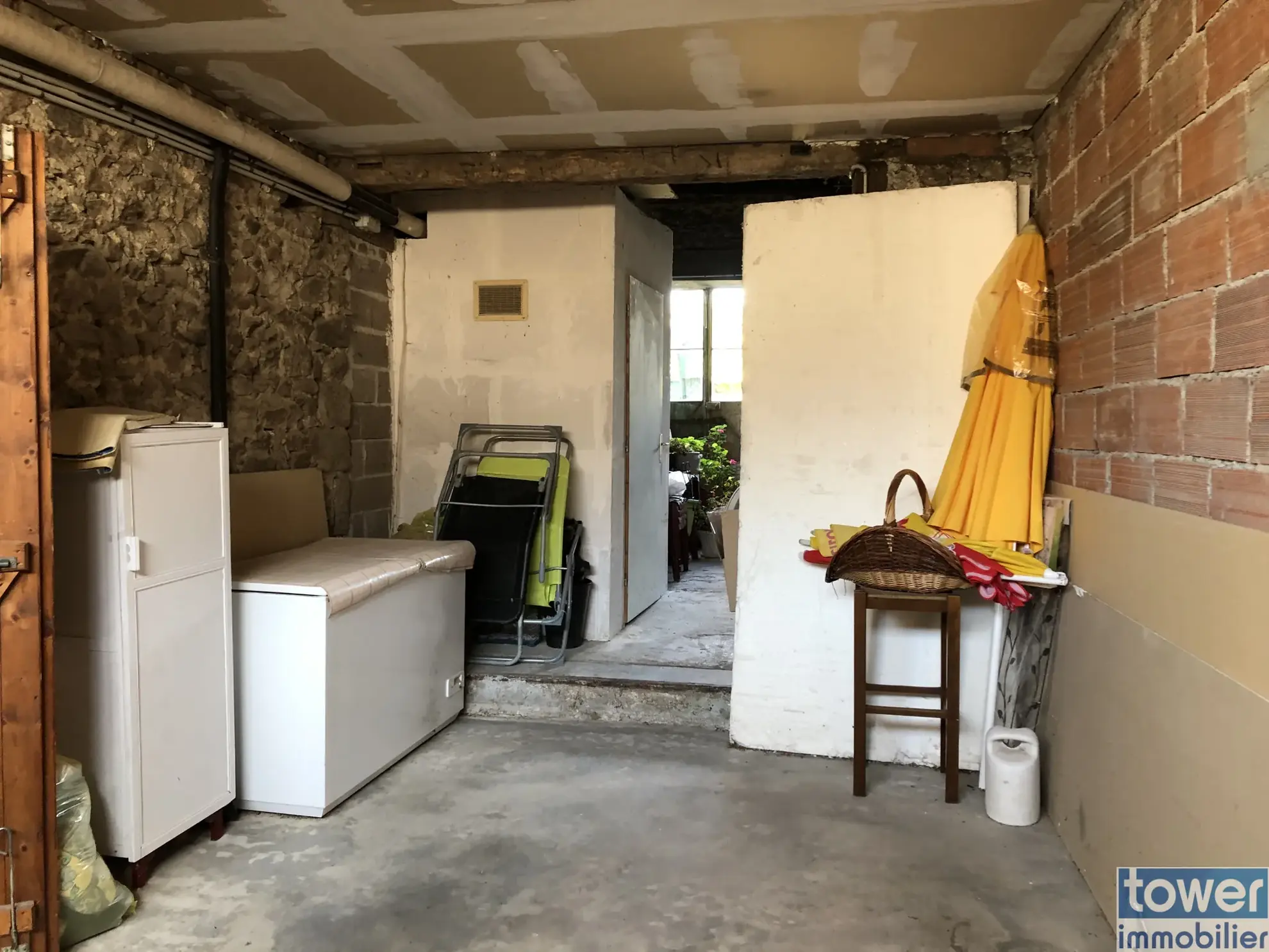Maison de village charmante avec jardin et garage à La Peruse en Charente 