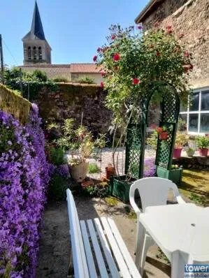 Maison de village charmante avec jardin et garage à La Peruse en Charente 