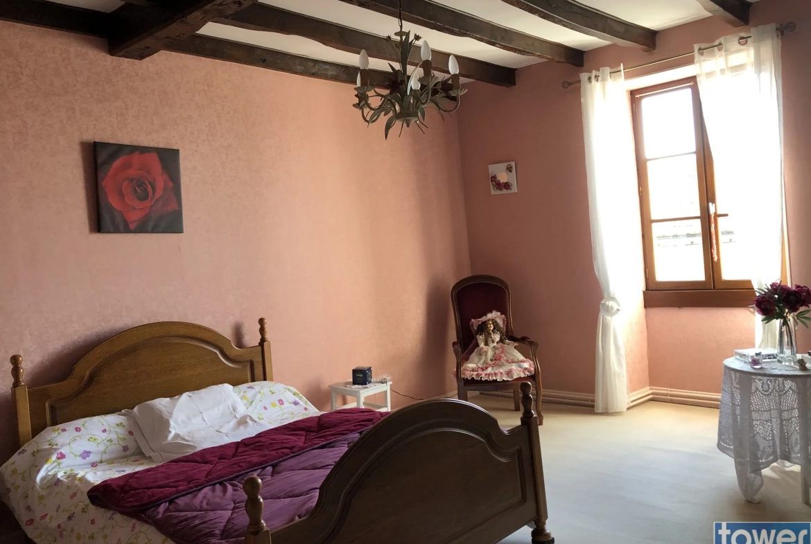 Maison de village charmante avec jardin et garage à La Peruse en Charente 