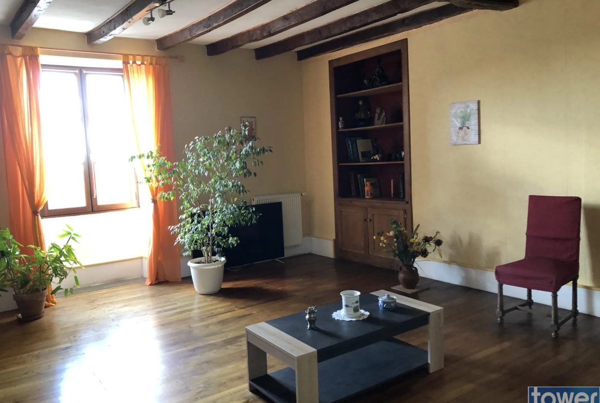Maison de village charmante avec jardin et garage à La Peruse en Charente 