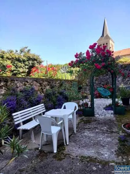 Maison de village charmante avec jardin et garage à La Peruse en Charente 