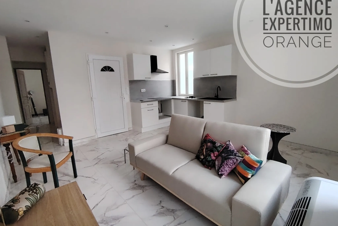 Appartement à Orange de 45 m² avec balcon et climatisation, proche du centre-ville 