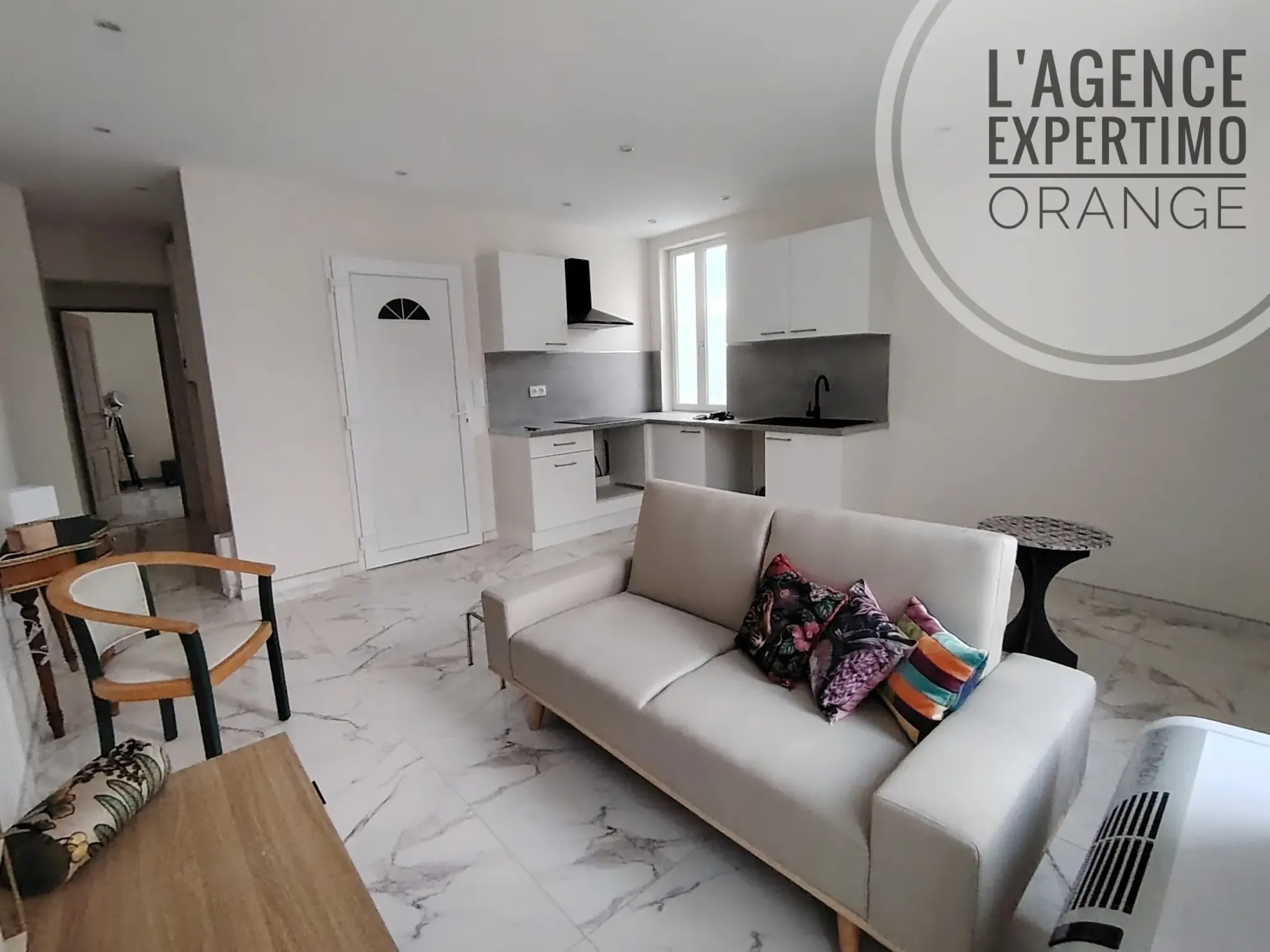 Appartement à Orange de 45 m² avec balcon et climatisation, proche du centre-ville 