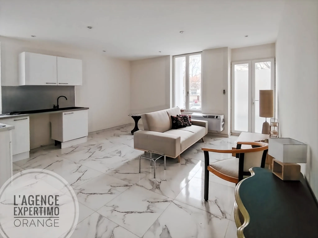 Appartement à Orange de 45 m² avec balcon et climatisation, proche du centre-ville