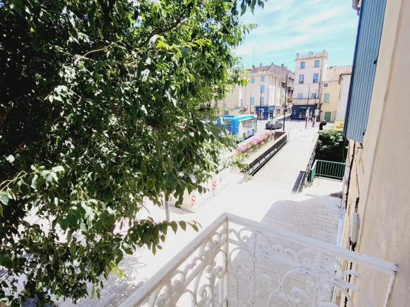 Appartement à Orange de 45 m² avec balcon et climatisation, proche du centre-ville 