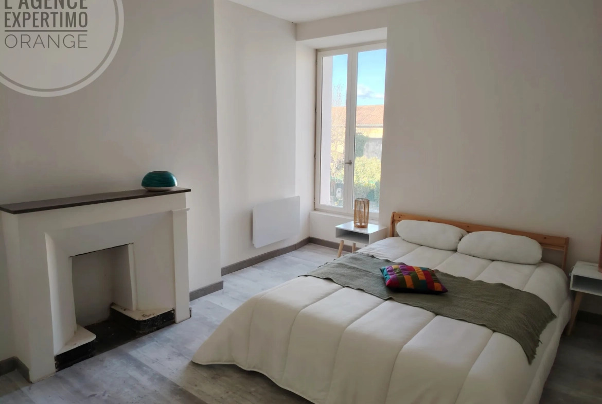 Appartement à Orange de 45 m² avec balcon et climatisation, proche du centre-ville 