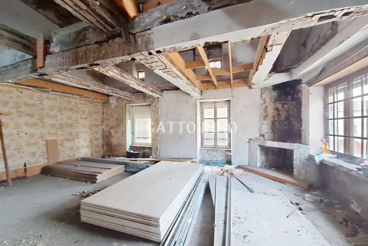 Maison à rénover de 136 m² au centre de Boulay - Potentiel d'investissement 