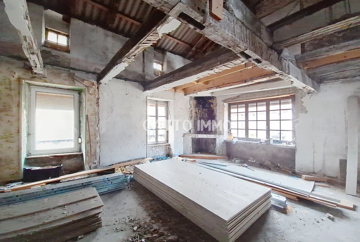 Maison à rénover de 136 m² au centre de Boulay - Potentiel d'investissement 