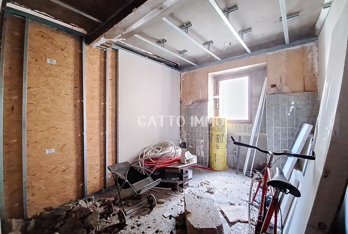 Maison à rénover de 136 m² au centre de Boulay - Potentiel d'investissement 