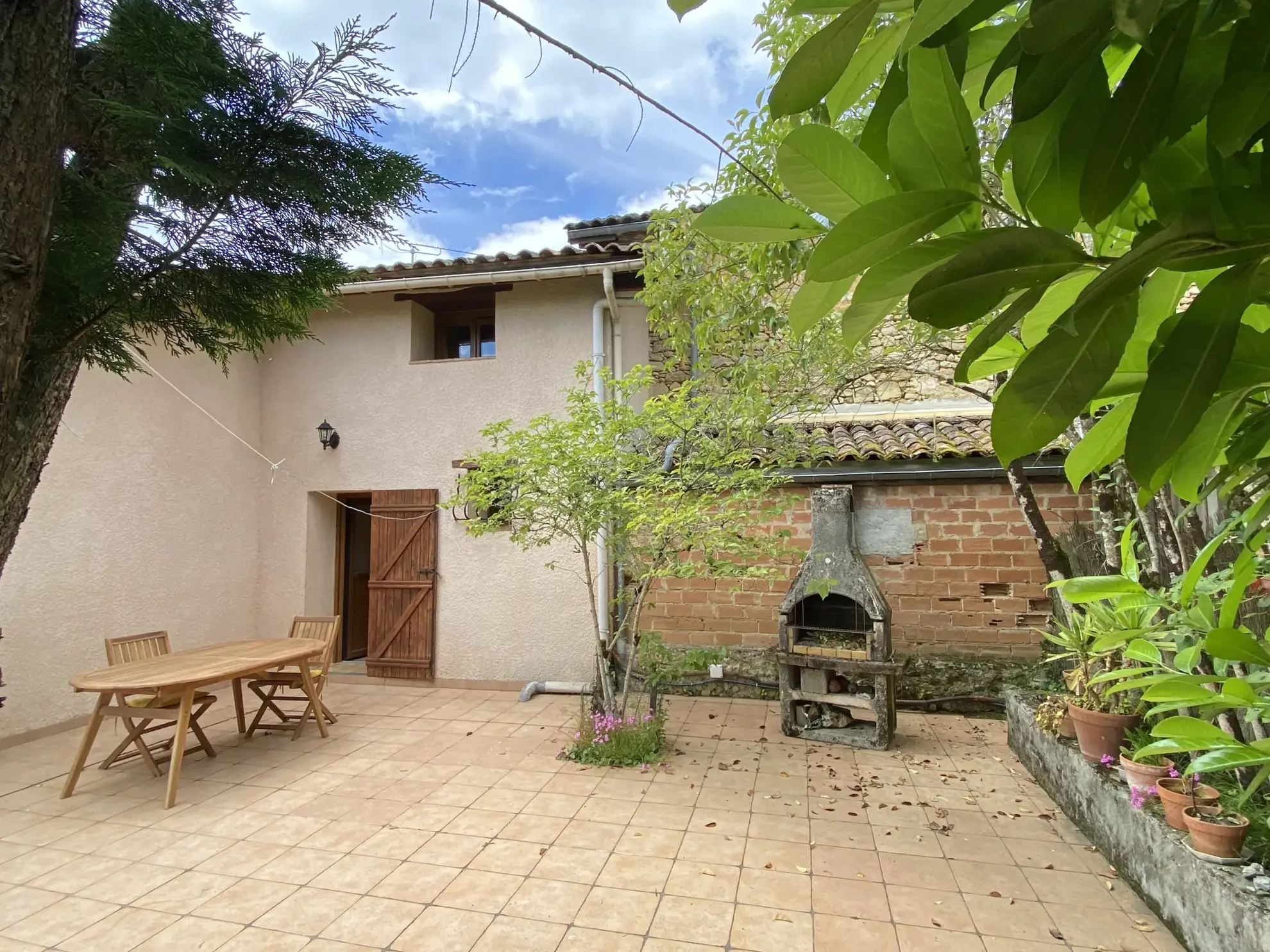 Charmante maison de village en pierre avec jardin et garage à Auros 