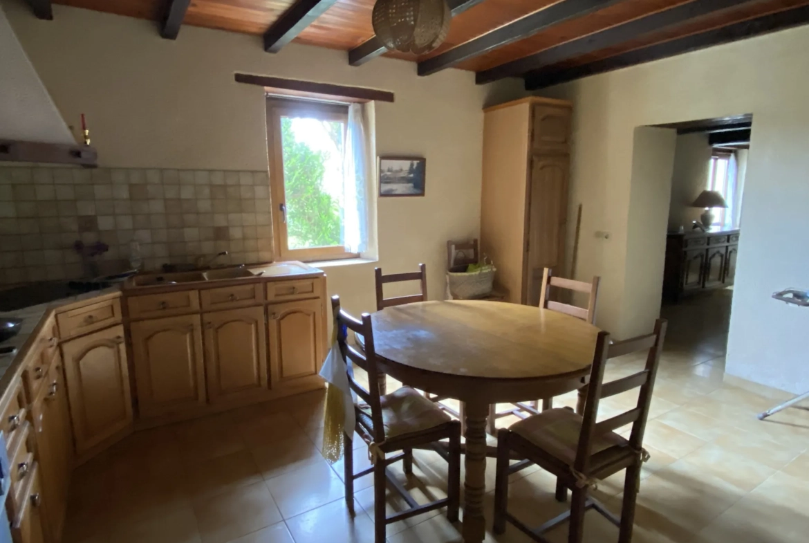 Charmante maison de village en pierre avec jardin et garage à Auros 