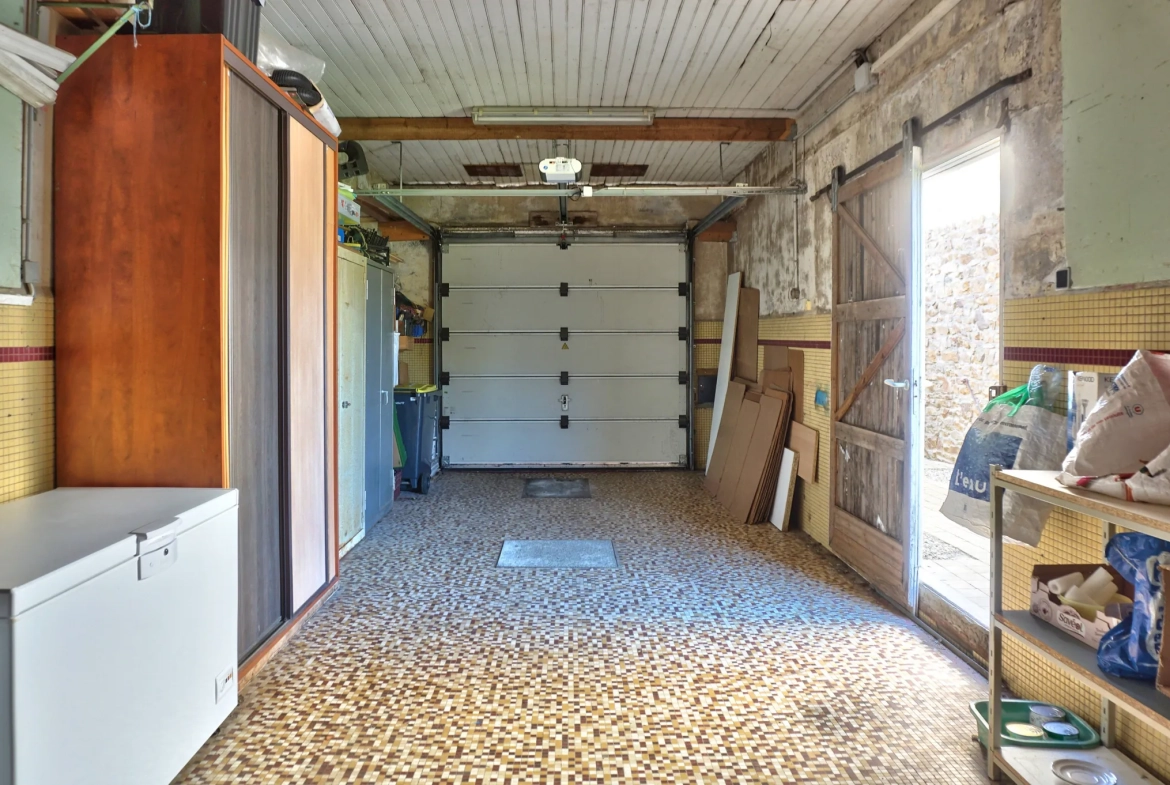 Maison en pierre à Goudelin avec jardin, terrasses et dépendances – 177 m2 