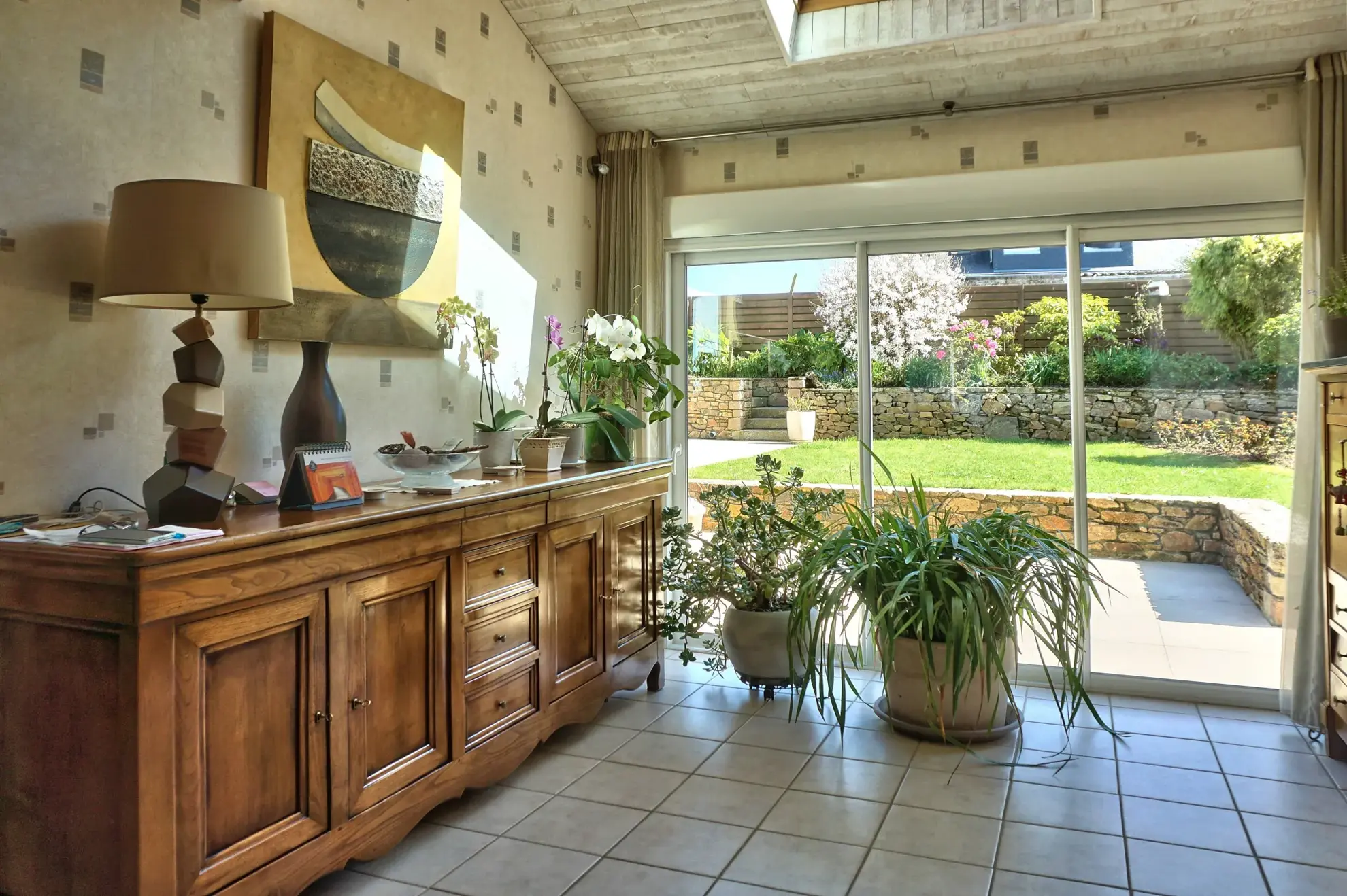 Maison en pierre à Goudelin avec jardin, terrasses et dépendances – 177 m2 